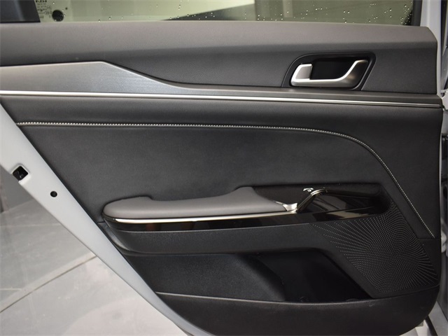 Vehicle image 33 of 49
