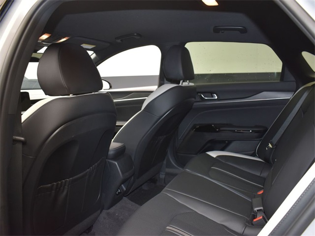 Vehicle image 27 of 49