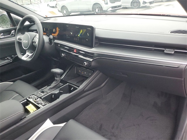 Vehicle image 25 of 28