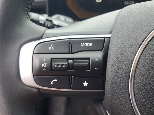 Vehicle image 11 of 28