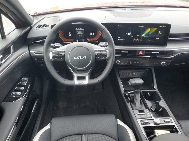 Vehicle image 21 of 28