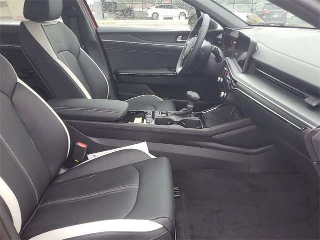 Vehicle image 26 of 28