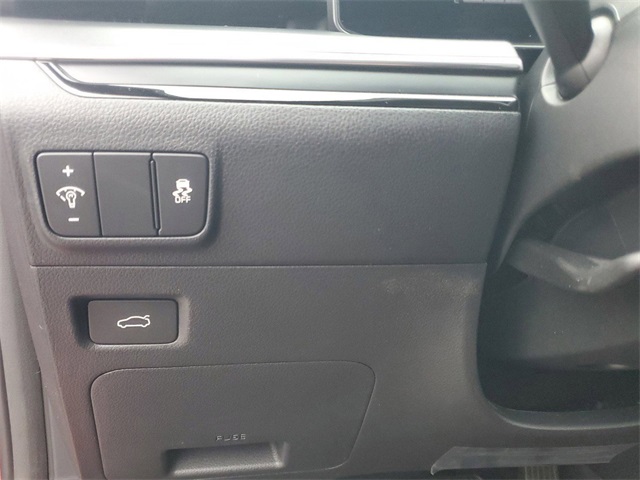 Vehicle image 10 of 28
