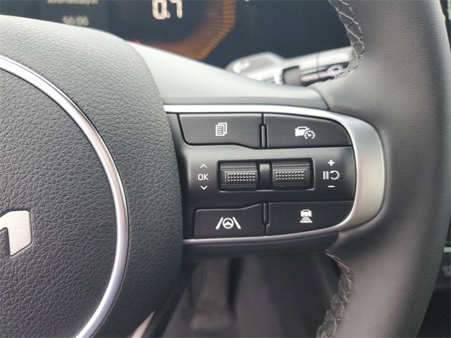 Vehicle image 12 of 28