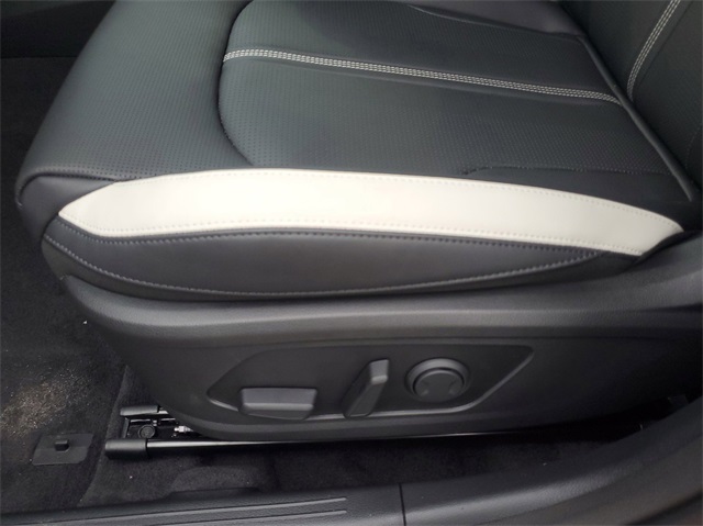 Vehicle image 9 of 28