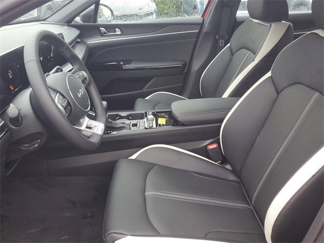 Vehicle image 8 of 28