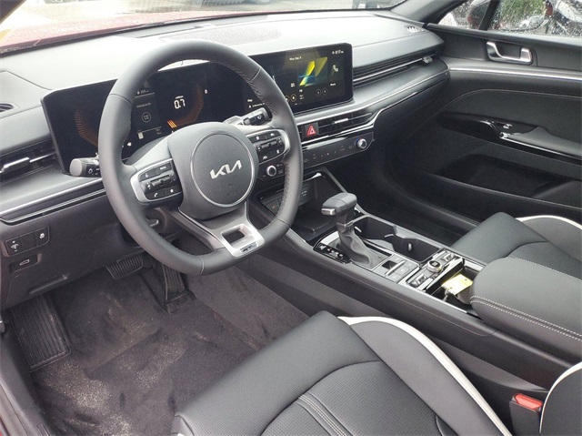 Vehicle image 7 of 28