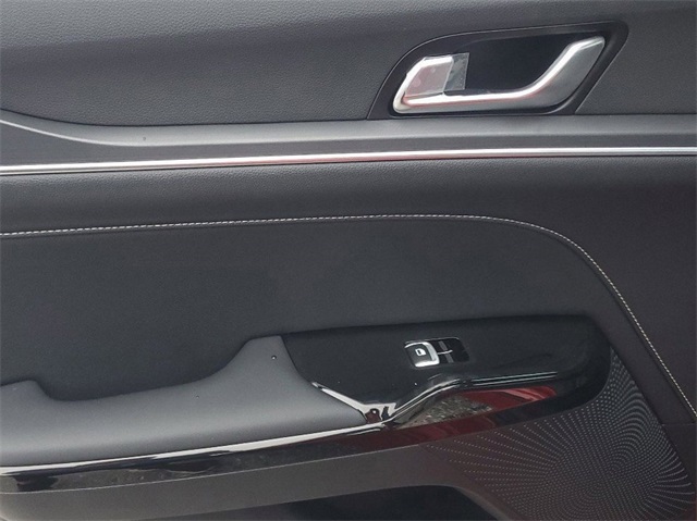 Vehicle image 24 of 28