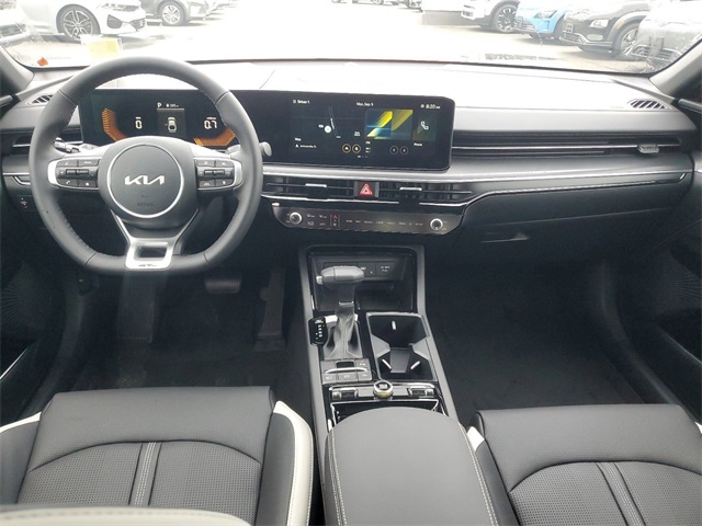 Vehicle image 20 of 28
