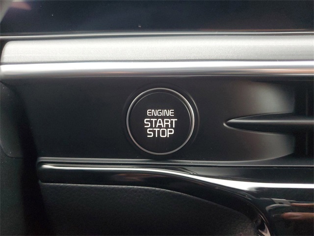 Vehicle image 19 of 28