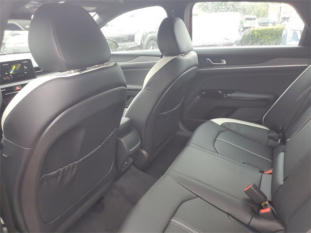 Vehicle image 22 of 28