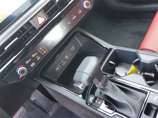 Vehicle image 19 of 33