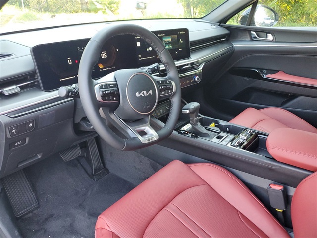 Vehicle image 7 of 33