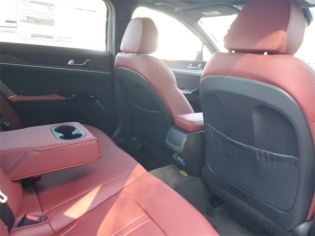 Vehicle image 27 of 33