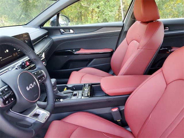 Vehicle image 8 of 33