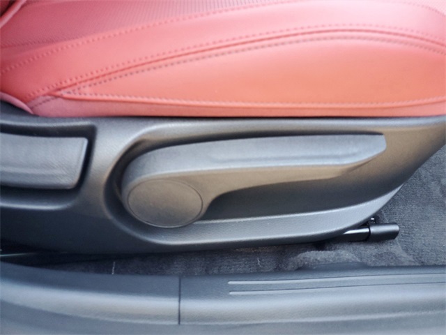 Vehicle image 32 of 33