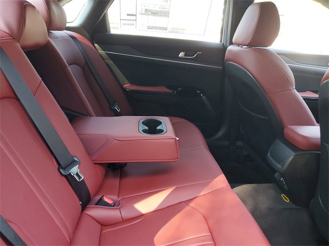 Vehicle image 28 of 33