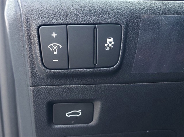 Vehicle image 10 of 33