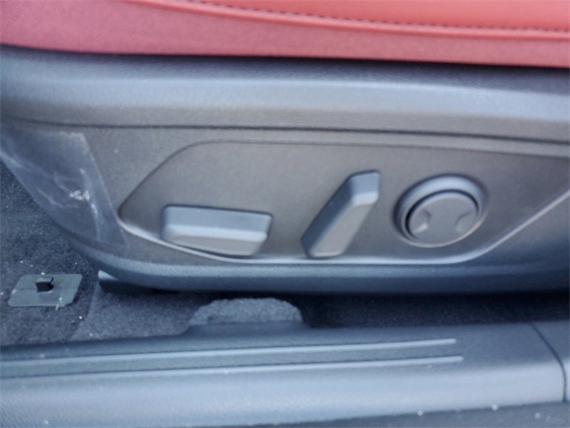Vehicle image 9 of 33