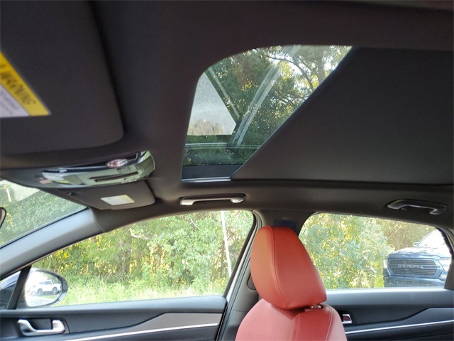 Vehicle image 21 of 33