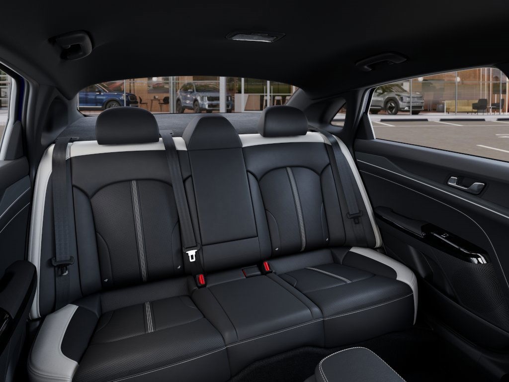 Vehicle image 16 of 27