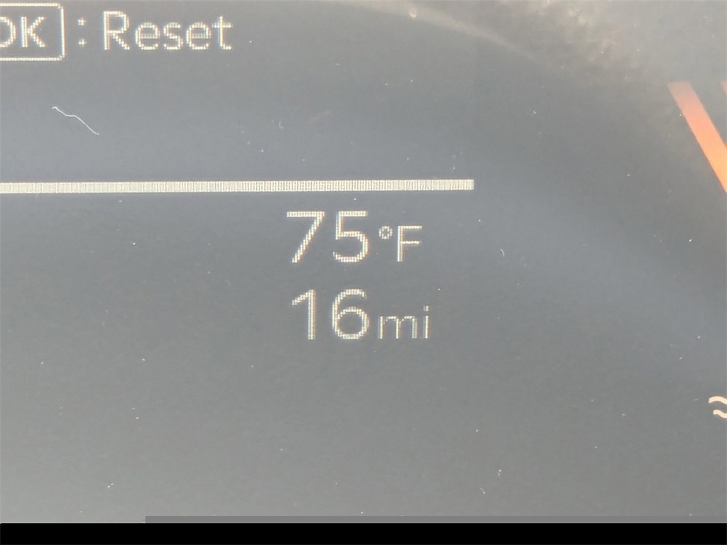 Vehicle image 23 of 25