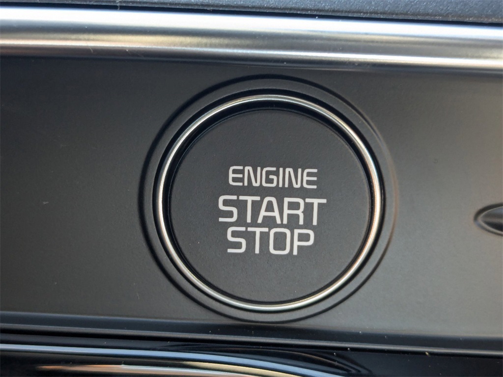 Vehicle image 24 of 25