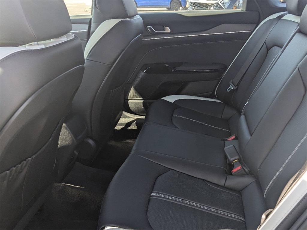 Vehicle image 9 of 25