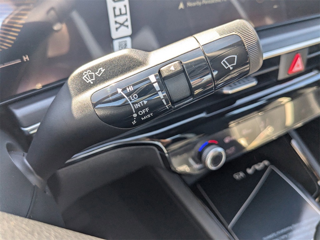 Vehicle image 22 of 25