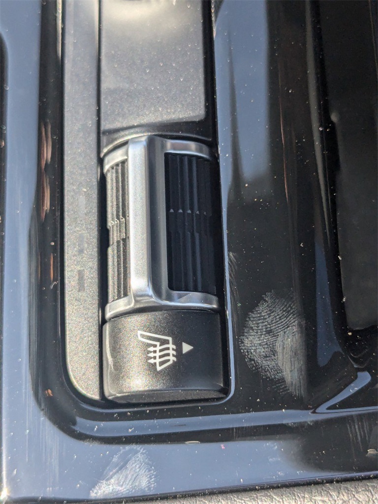 Vehicle image 16 of 25