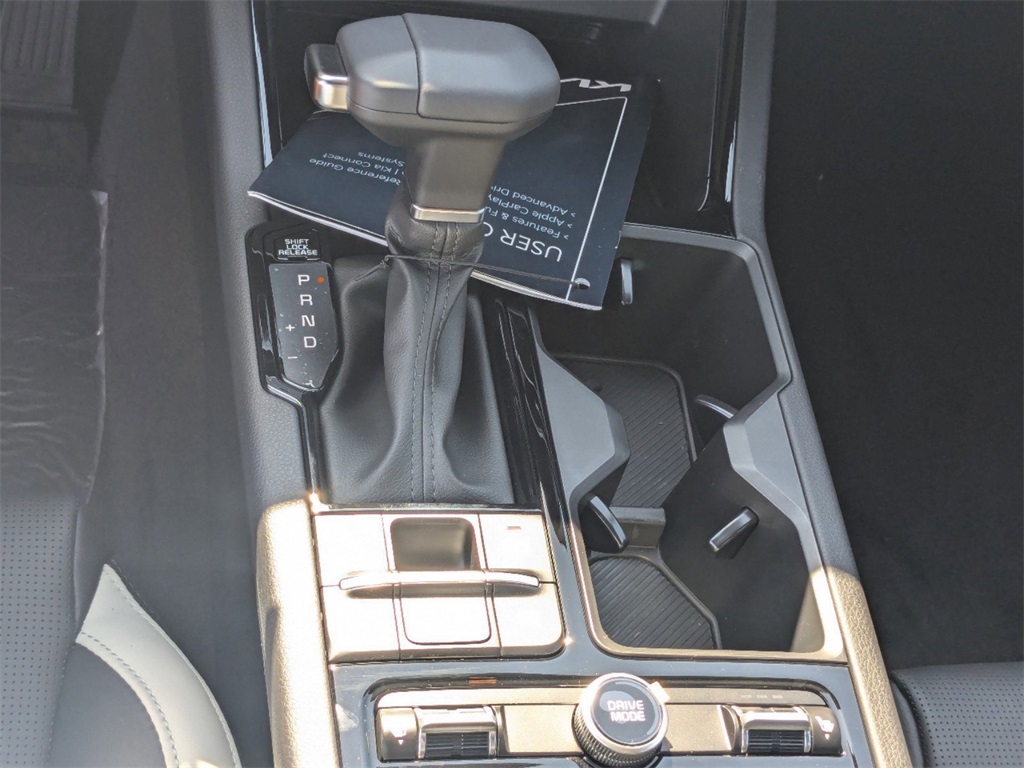 Vehicle image 14 of 25