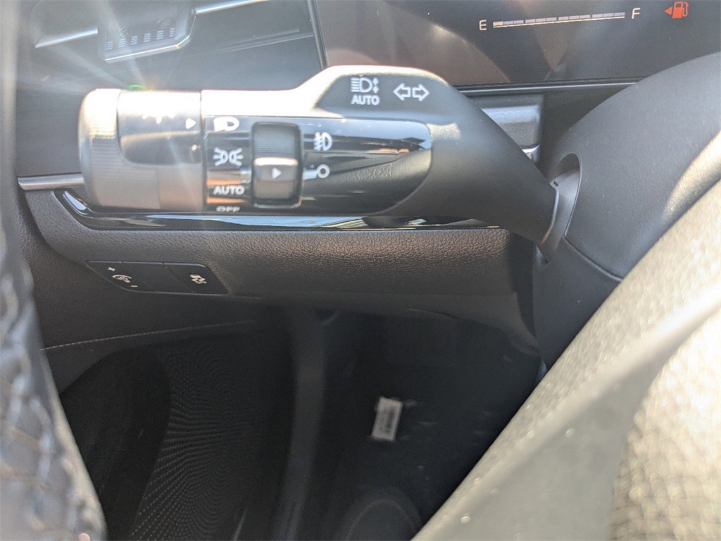 Vehicle image 21 of 25