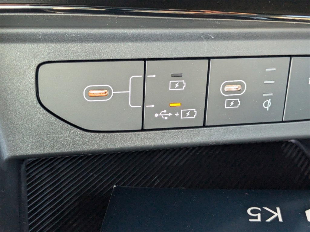 Vehicle image 15 of 25