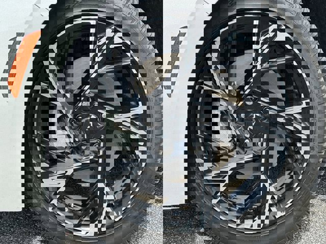 Vehicle image 10 of 26