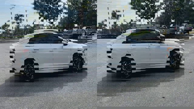 Vehicle image 8 of 26