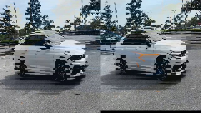 Vehicle image 4 of 26