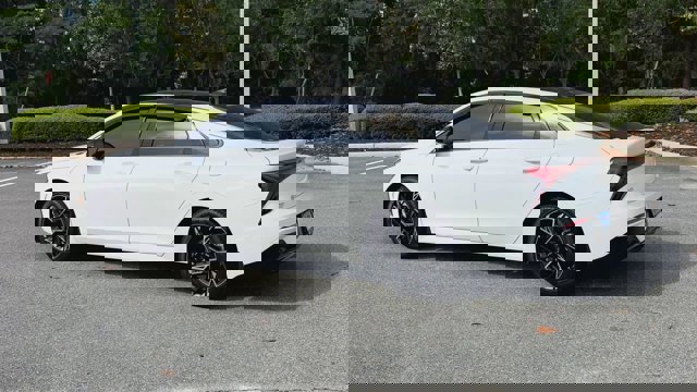 Vehicle image 7 of 26