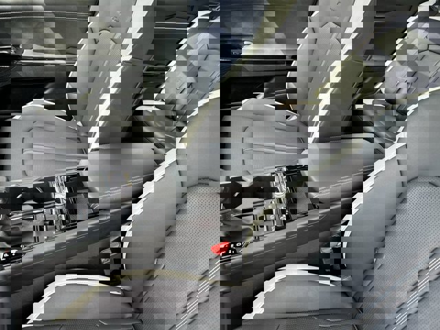 Vehicle image 21 of 26