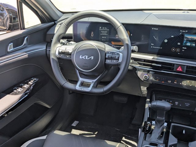 Vehicle image 14 of 31