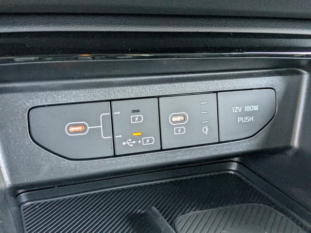 Vehicle image 24 of 31