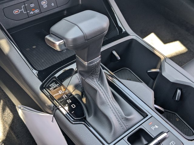 Vehicle image 23 of 31