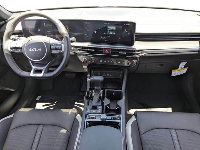 Vehicle image 16 of 31