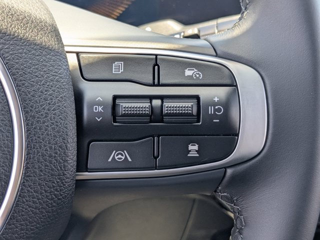 Vehicle image 25 of 31