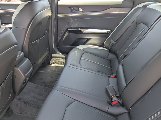 Vehicle image 10 of 31