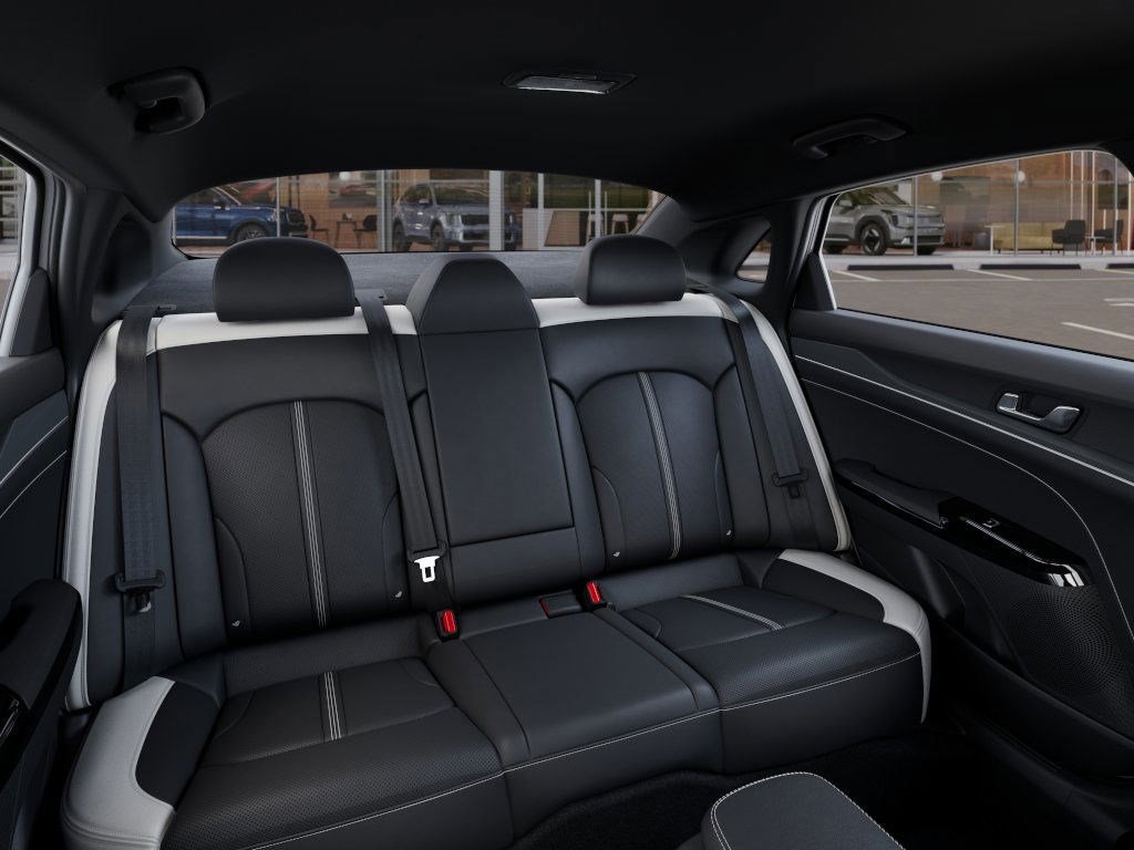 Vehicle image 16 of 27