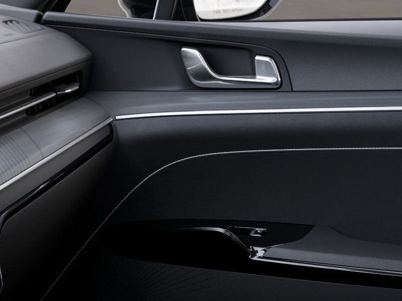 Vehicle image 25 of 27