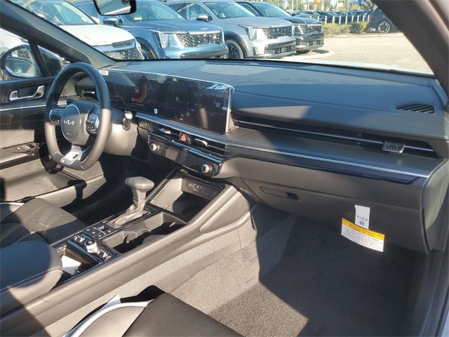 Vehicle image 27 of 30