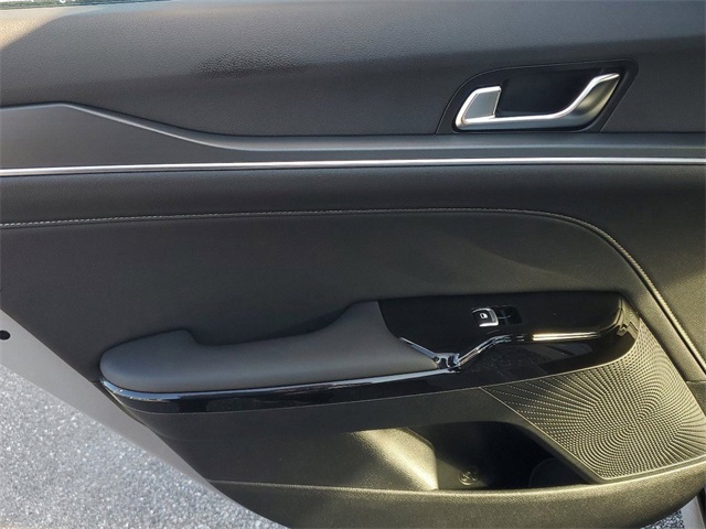 Vehicle image 26 of 30