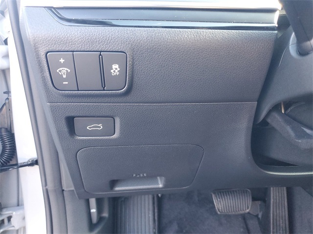 Vehicle image 10 of 30