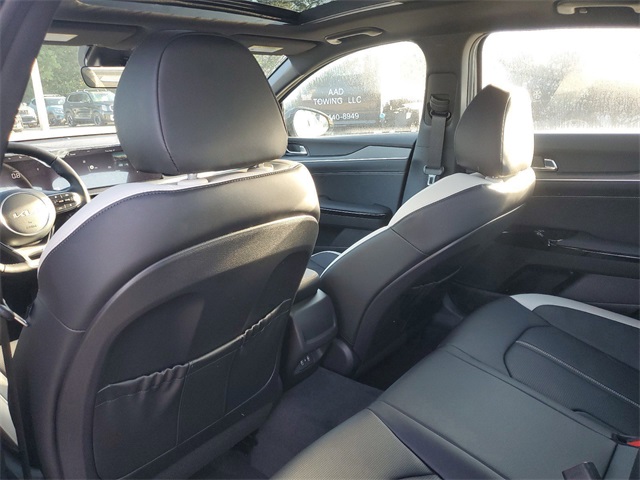Vehicle image 24 of 30